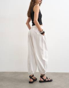 Model wearing Balloon trouser in white