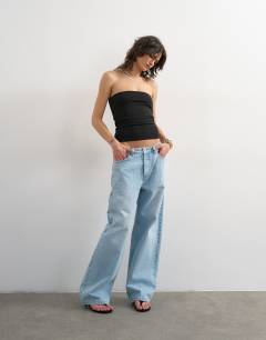 Model wearing Bandeau in black