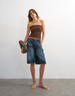 Model wearing Bandeau in chocolate