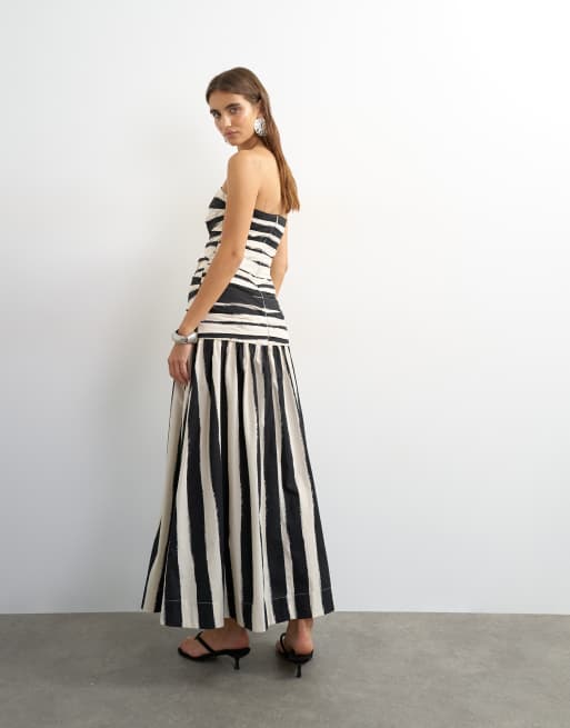 Topshop - Bandeau-maxikjole med sænket talje og brede sort/hvide striber, 2 af 4
