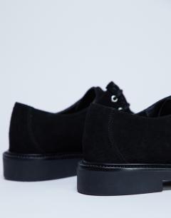 Model wearing Banks real suede leather lace up shoe in black
