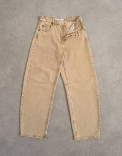 Model wearing Barrel high rise jean circular design in washed beige