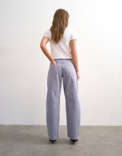Model wearing Barrel high rise jean in lilac