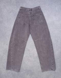 Model wearing Barrel high rise jean with seam detail in otter