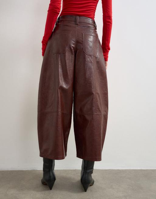 Topshop Barrel-Hose aus Kunstleder in Braun, 4 von 5
