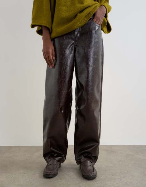 Topshop Barrel-Hose aus Kunstleder in Kroko-Optik in Schokobraun, 2 von 5