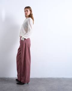 Barrel jean in red and pink