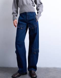 Model wearing Barrel jean with cargo pockets in indigo