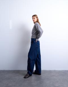 Model wearing Barrel jean with cargo pockets in indigo