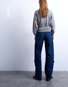 Model wearing Barrel jean with cargo pockets in indigo