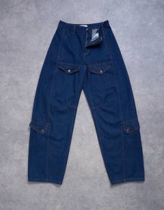 Model wearing Barrel jean with cargo pockets in indigo