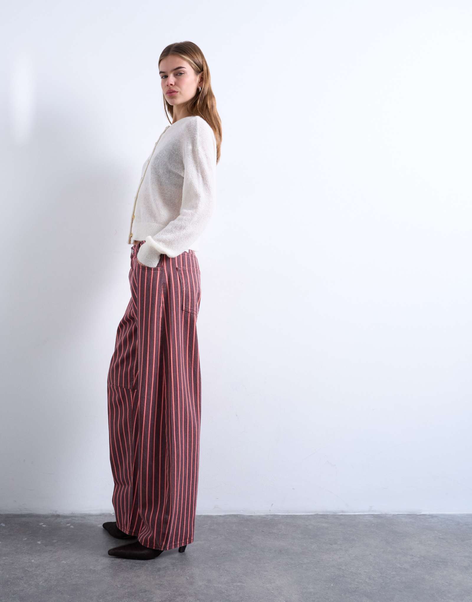 Джинсы Topshop barrel красного и розового цветов