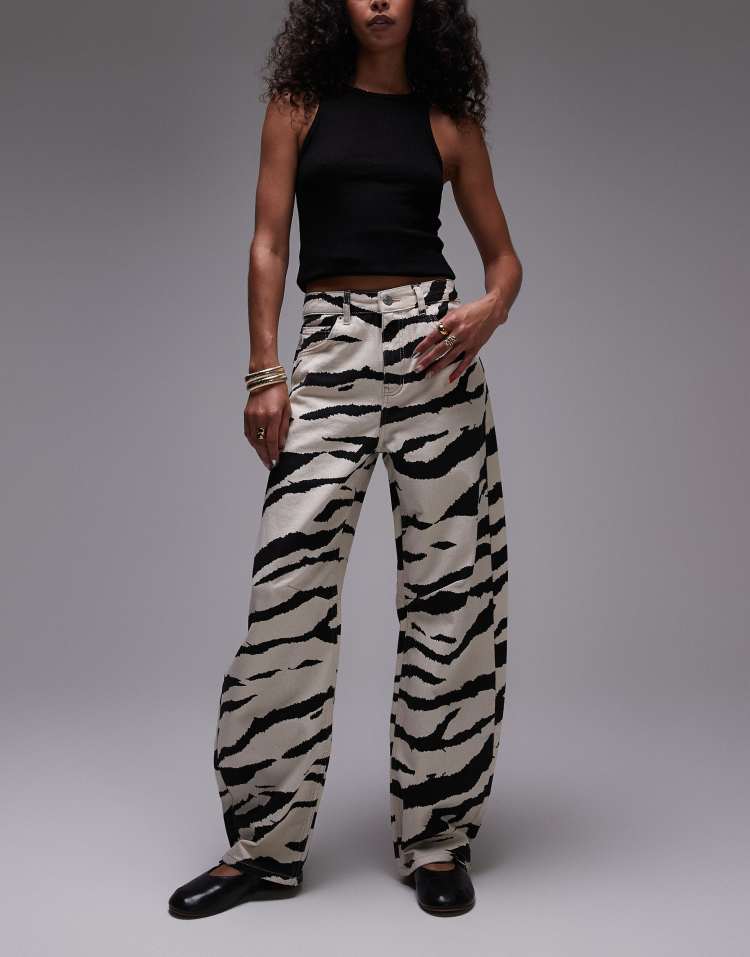 Topshop - Barrel-Jeans mit mittelhohem Bund und Zebramuster-Bunt