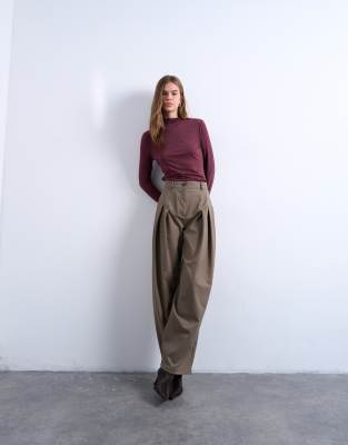 Topshop - Barrel-Leg-Hose in Camel mit tiefer Taille-Neutral
