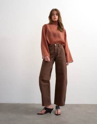 Topshop - Barrel-Leg-Jeans in Schokobraun mit hohem Bund-Blau