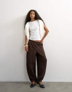Model wearing Barrel leg jogger in chocolate
