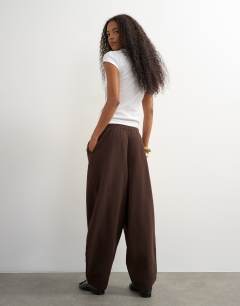 Model wearing Barrel leg jogger in chocolate