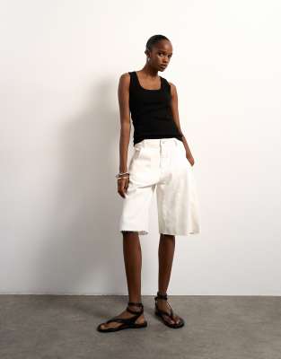 Topshop - Barrel-Leg-Jorts aus Denim in Ecru-Weiß