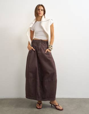 Topshop barrel-maxikjol med knappar framtill i chocolate — kjol med fickor från ASOS