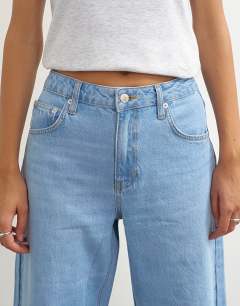 Model wearing Barrel mid rise jean in bleach