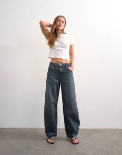 Barrel mid rise jean in blue black