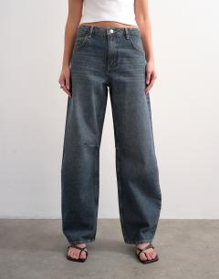 Model wearing Barrel mid rise jean in blue black