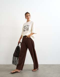 Barrel mid rise jean in chocolate cord