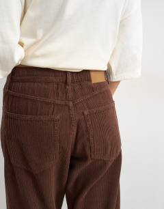 Model wearing Barrel mid rise jean in chocolate cord