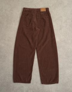 Model wearing Barrel mid rise jean in chocolate cord