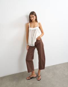 Model wearing Barrel mid rise jean in chocolate