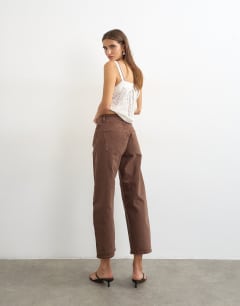 Model wearing Barrel mid rise jean in chocolate