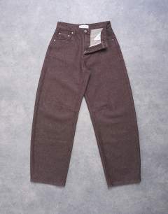 Model wearing Barrel mid rise jean in chocolate