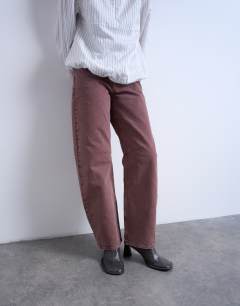 Model wearing Barrel mid rise jean in eggplant