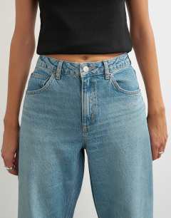 Model wearing Barrel mid rise jean in green cast