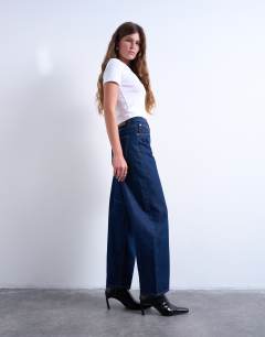 Model wearing Barrel mid rise jean in indigo rinse