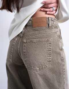 Model wearing Barrel mid rise jean in pesto