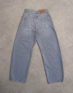 Model wearing Barrel mid rise jean in pretty grey