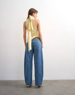 Model wearing Barrel mid rise jean in textured stripe in vintage blue