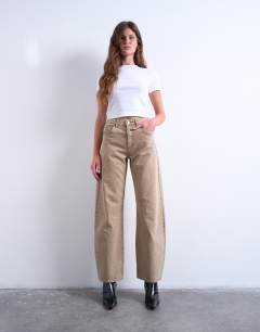 Model wearing Barrel mid rise jean in washed beige
