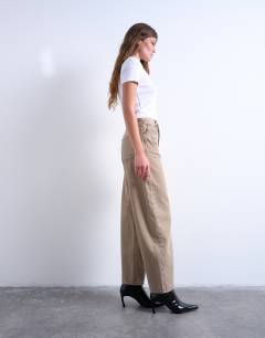Model wearing Barrel mid rise jean in washed beige