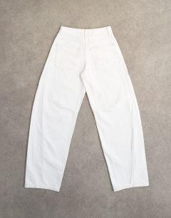 Model wearing Barrel mid rise jean in white