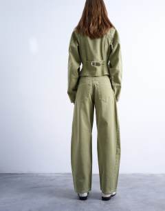 Model wearing Barrel mid rise jean with seam details in avocado