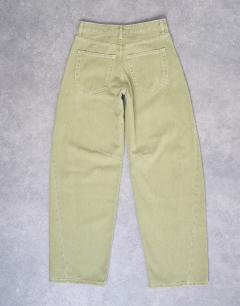 Model wearing Barrel mid rise jean with seam details in avocado