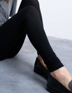 Model wearing Basic ankle legging in black