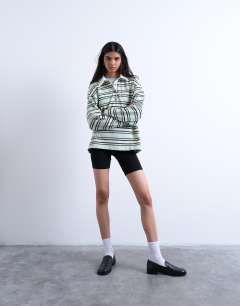 Model wearing Basic legging short in black