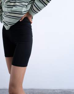 Model wearing Basic legging short in black