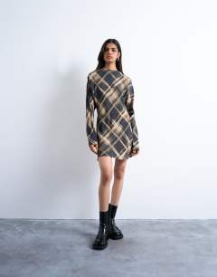Model wearing Batwing backless mini dress in black blurred check