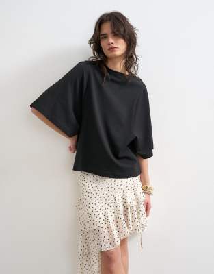 Batwing t-shirt in black