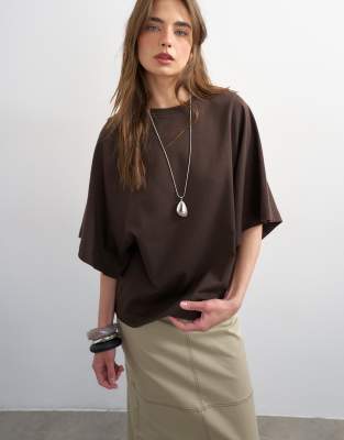 Batwing t-shirt in dark chocolate
