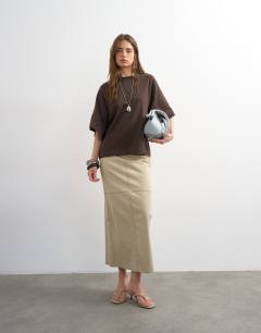 Model wearing Batwing t-shirt in dark chocolate